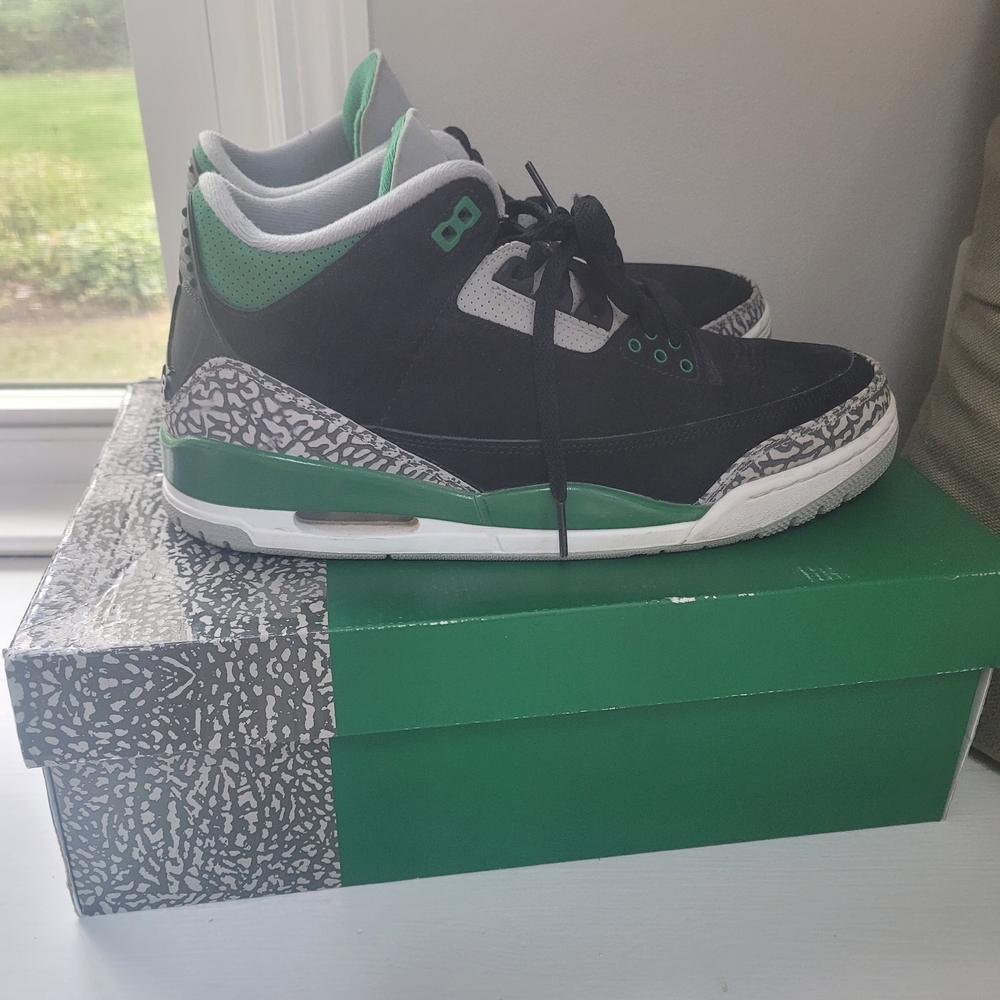 Stylish Black and Green Men's Sneakers
